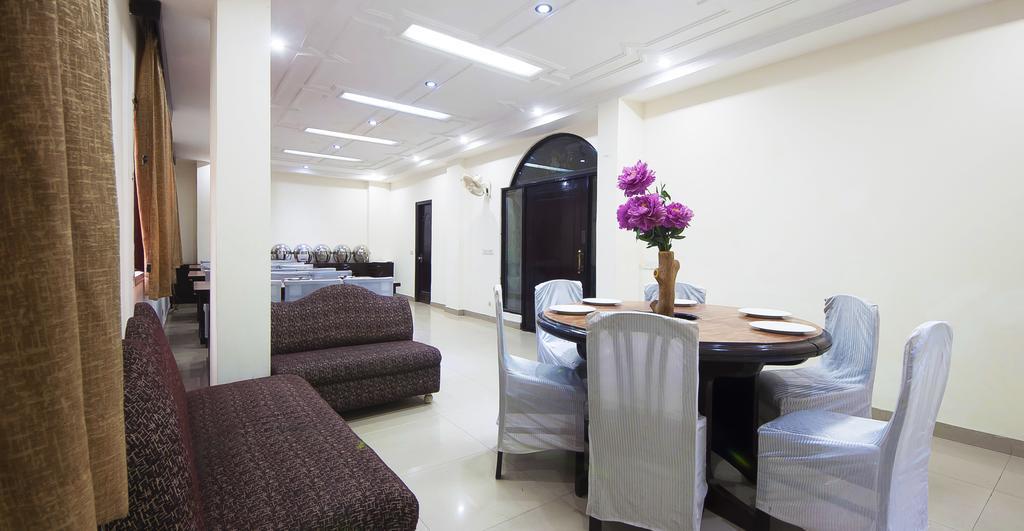 OYO 22154 Hotel Delhi Darbar Buitenkant foto