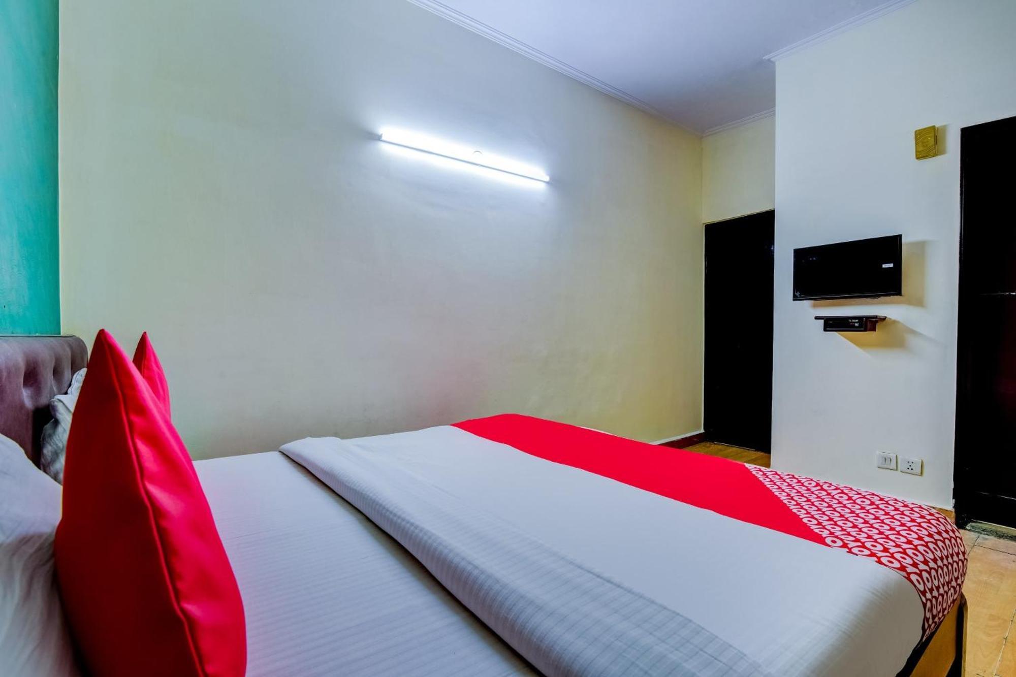 OYO 22154 Hotel Delhi Darbar Buitenkant foto
