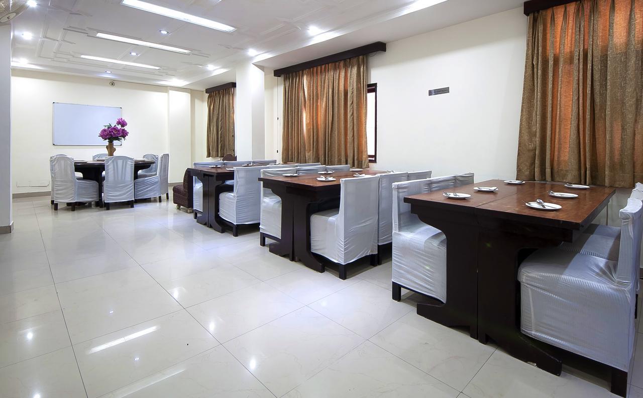 OYO 22154 Hotel Delhi Darbar Buitenkant foto